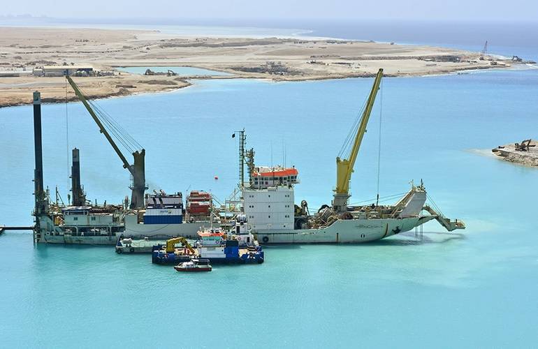 HUTA 14 self-propelled cutter suction dredger at work (Photo: Royal IHC)