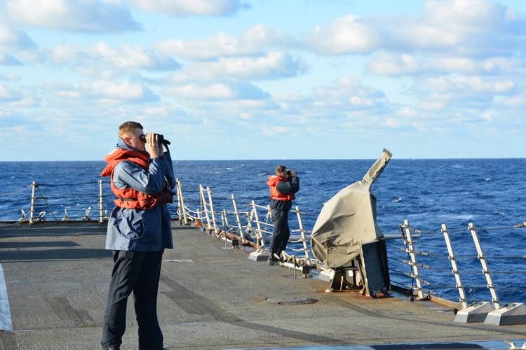 Sailors aboard the guided-missile destroyer USS Mason (DDG 87) keep lookout while searching for a sailor missing overboard from the cruiser USS Normandy (CG 60). (U.S. Navy photo by Jef Van Hoof)