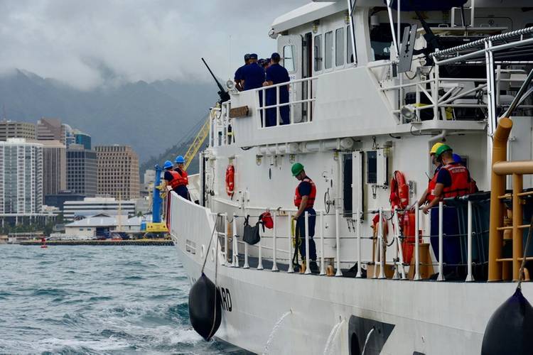 The Joseph Gerczak crew prepares to moor at their new homeport of Honolulu (USCG photo by Sara Muir)