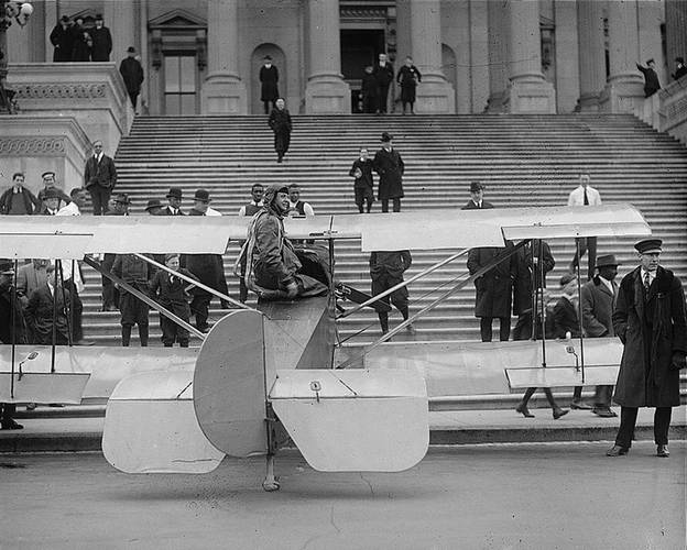 Lawrence Sperry lands plane on Capitol steps in 1922 stunt  to demand overdue payment from the U.S. Navy. (Credit: Library of Congress )