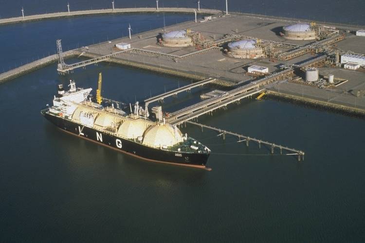LNG Mubaraz - LNG vessel at discharge port