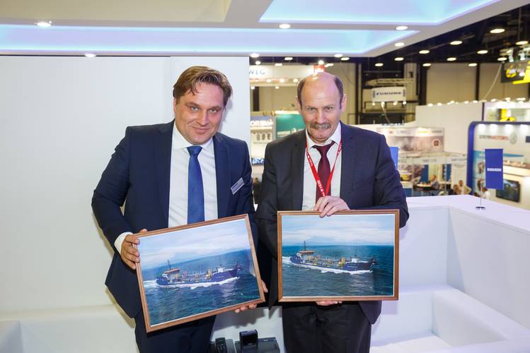Marc Tijssen, Sales Manager, Damen Shipyards Group; with Vladimir Maizus, General director, LLC Onego Shipyard (Photo: Damen)