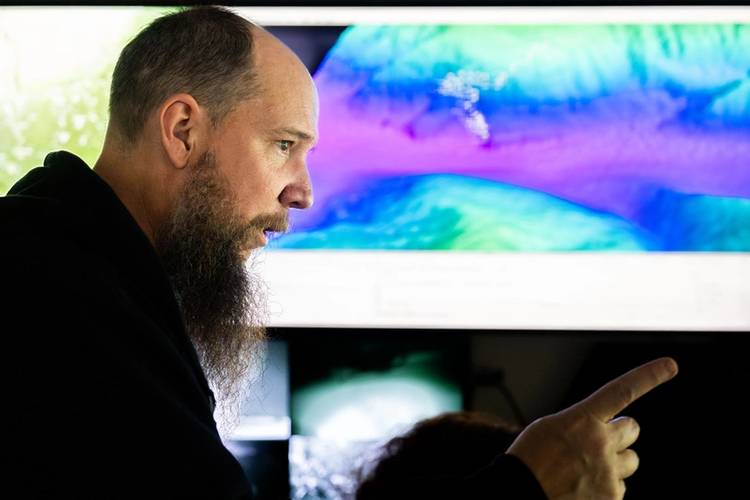 Martín Brogger (Researcher, CONICET) advising operations during a remotely operated vehicle dive in the mission control room on research vessel Falkor (too).
Image courtesy Misha Vallejo Prut / Schmidt Ocean Institute