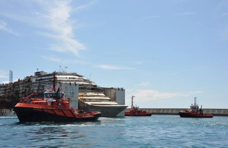 Messico towing the Costa Concordia wreck with Norvegia at far right