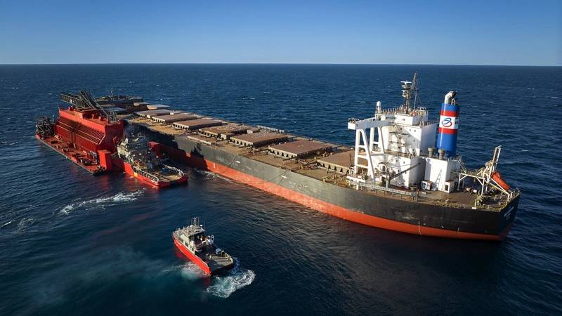 The MinRes transhippers can unload at 6,000 tonnes of iron ore per hour. Image courtesy of MinRes.