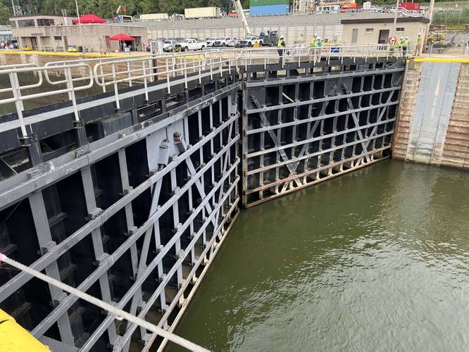 The Montgomery Lock on the Upper Ohio River outside of Pittsburgh.
Copyright Greg Trauthwei