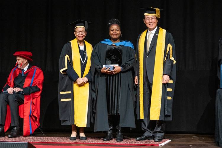 Ms Maphefo Anno-Frempong was awarded Honorary Fellow. Fotograf Leo/WMU