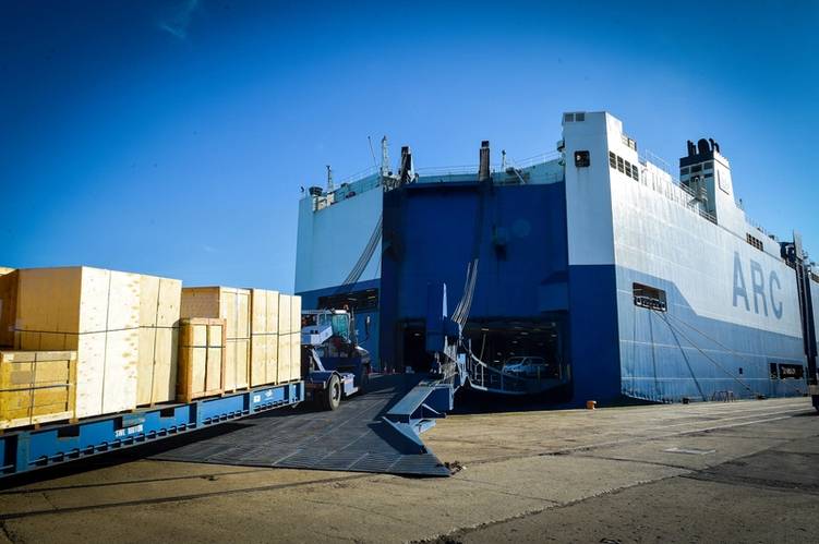 M/V ARC Freedom loading cargo in Southampton, UK.
Image courtesy ARC