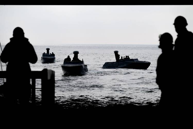 Naval Special Warfare Combatant Craft Assault boats approach the well deck of the San Antonio-class amphibious transport dock ship USS Somerset (LPD 25).
U.S. Navy photo by Mass Communication Specialist 2nd Class Evan Diaz