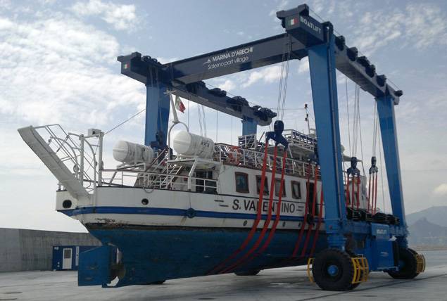 Photo: Boat Lift