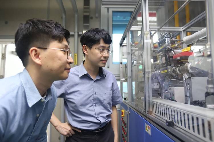 Principal Researcher Dr. Young Sang Kim (right). Image courtesy KIMM