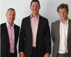 Bob Rietveldt (Ulstein Sea of Solutions) and Gilbert Rezette and Arjan Boezeman (IDEA Heavy Equipment) plan to join forces in the new company Ulstein IDEA Equipment Solutions b.v.