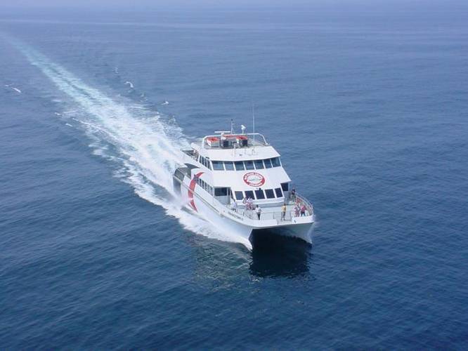 The seasonal ferry underway (CREDIT: Cross Bay Ferry)