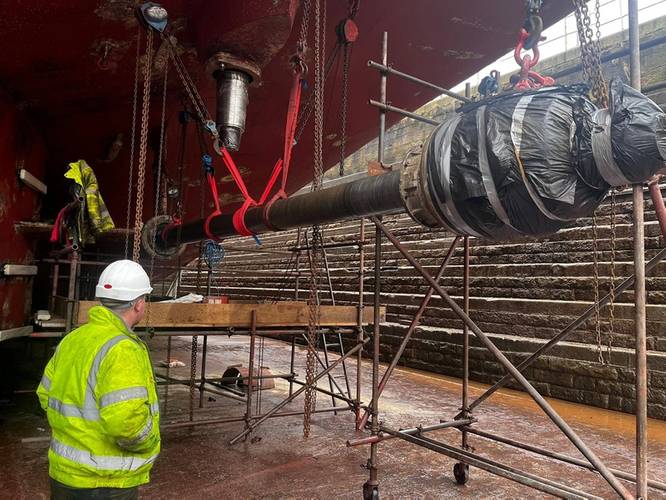 Shaft removal during stern tube repair procedures courtesy of Marine and Industrial Transmissions.
Photo courtesy Marine and Industrial Transmissions