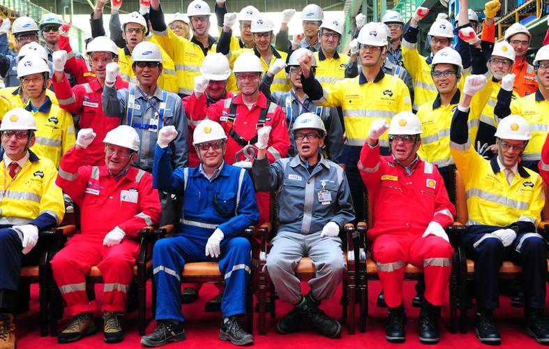Shell, Technip and Samsung Heavy Industries celebrate the first steel cut for the game-changing Prelude floating liquefied natural gas project’s substructure. Front row L-R: Project Director Jaap de Vries, Technip Chairman & CEO Thierry Pilenko, Shell Projects & Technology Director Matthias Bichsel, Samsung Heavy Industries EVP and Shipyard G. (Photo: Shell)