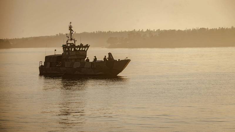 Swedish light supply vessel HMSwS Loke (671) approaching a landing zone during exercise Archipelago Endeavor 24 in the Baltic Sea, Sweden, Sept. 7, 2024. Exercise Archipelago Endeavor 24 increases compatible interoperability between Marine Corps and Swedish Amphibious Forces by executing combined amphibious operations in and around the Baltic Sea littorals. (U.S. Marine Corps photo by Cpl. Jackson Kirkiewicz)