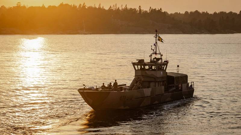 Swedish light supply vessel HMSwS Loke (671) approaching a landing zone during exercise Archipelago Endeavor 24 in the Baltic Sea, Sweden, Sept. 7, 2024. Exercise Archipelago Endeavor 24 increases compatible interoperability between Marine Corps and Swedish Amphibious Forces by executing combined amphibious operations in and around the Baltic Sea littorals. (U.S. Marine Corps photo by Cpl. Jackson Kirkiewicz)