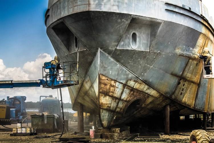 Swiftships sandblasting of the 148 ft vessels for South Oil Company of Iraq.