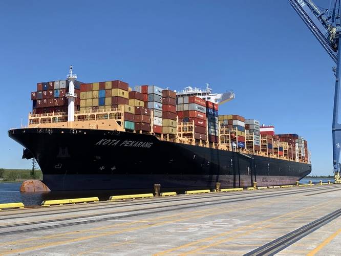 The 12,000 TEU 'Kota Pekarang' Arrives in Wilmington, NC (CREDIT: NC Ports)