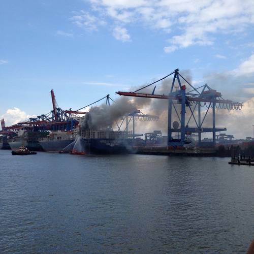 The containership CCNI Arauco caught fire in the aft container hold on September 1. After four intense weeks, Ardent safely returned the vessel to the owners. Ardent discharged the damaged containers out of the vessels cargo hold. These containers were declared as dangerous waste and required special treatment. (Photo: Feuerwehr Hamburg)