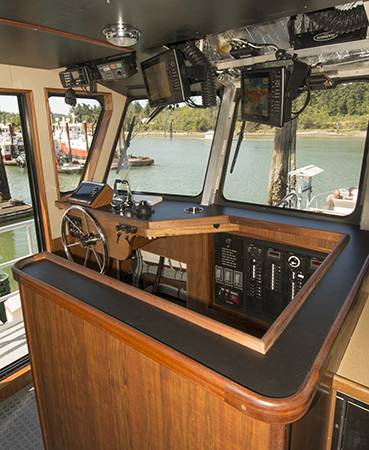 The controls are mounted port-side both in the wheelhouse and on the bow to allow working over that side