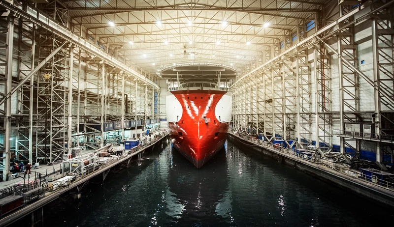 The OCV vessel Polar Onyx being launched from the Ulstein Verft dock hall (Photo: Marius Beck Dahle / Ulstein)