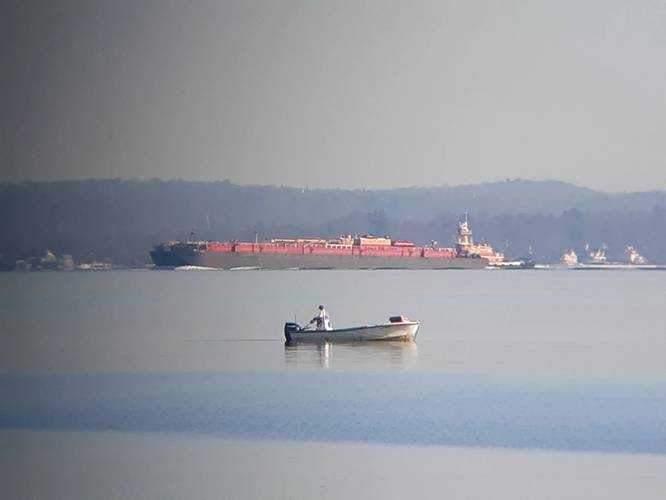 The tug Austin Reinauer (4,000 hp) pushing the empty barge RTC-100 (100,000 bbl. capacity) downbound from Providence, R.I. Photo: Barry Parker