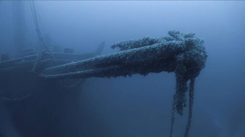 The wooden bowsprit of the Ironton reaches into the clear blue of Lake Huron, a testament to the preservation possible in cold, fresh water of the Great Lakes. Image Credit: NOAA Thunder Bay National Marine Sanctuary, Undersea Vehicles Program UNCW