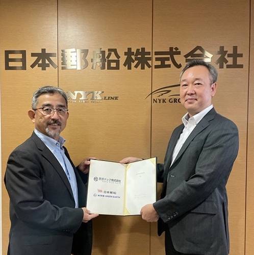 From left, Toshiya Kozawa, President, Keihin Dock Co., Ltd.; Tsutomu Yokoyama, General Manager, Green Business Group, NYK. Photo courtesy NYK