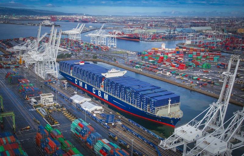 CMA CGM Benjamin Franklin calls the Port